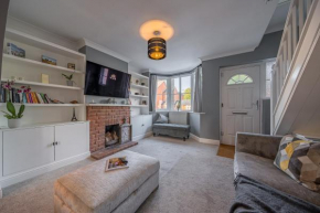 Spacious Cosy 2 Bed Home with Private Garden